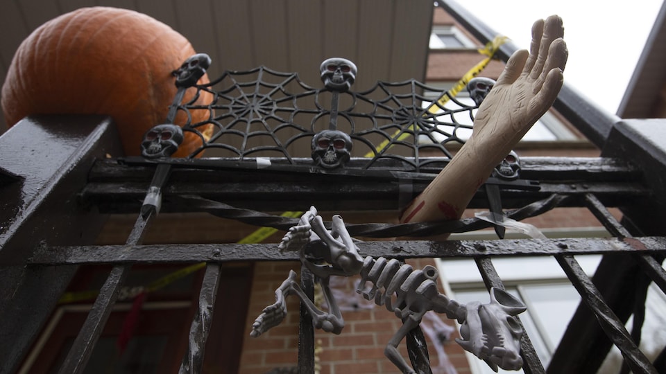 Montréal et d'autres villes du Québec reportent l'Halloween pour cause