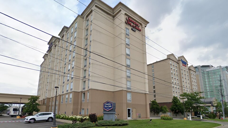 Le Hampton Inn & Suites, situé au 3279, rue Caroga, à Mississauga.
