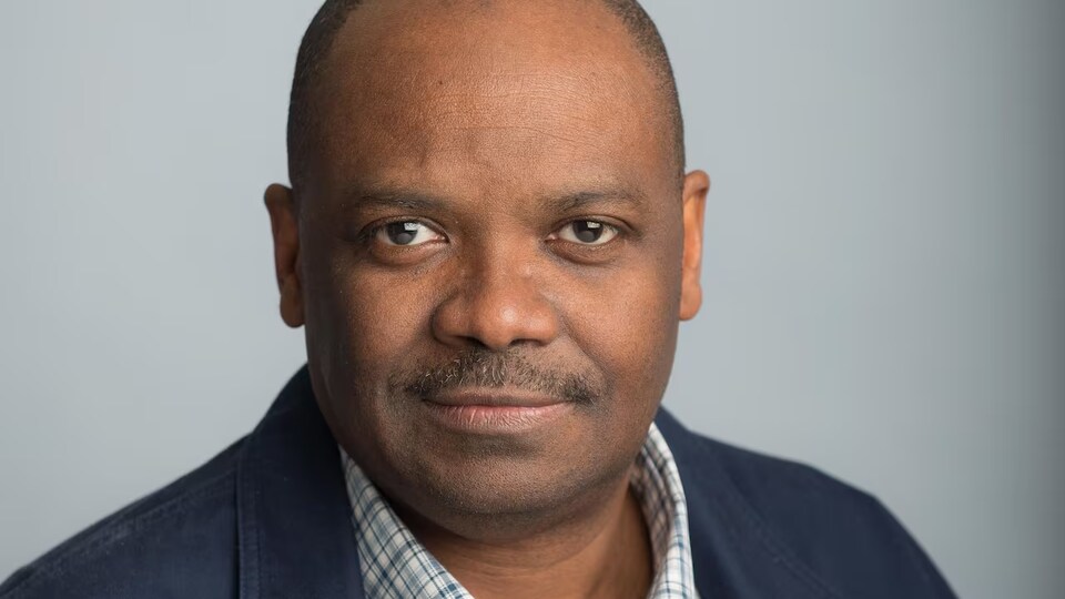 Portrait de Handel Kashope Wright.