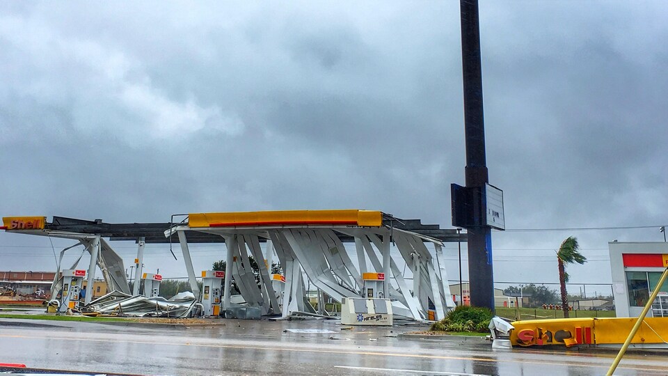 Une station-service au Texas a fait les frais des vents violents de l'ouragan Harvey