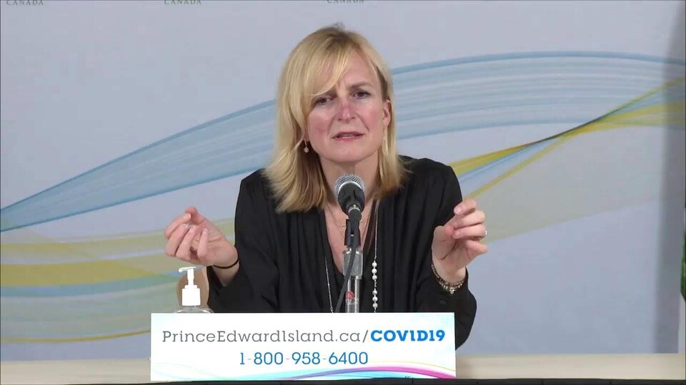 Heather Morrison en conférence de presse.