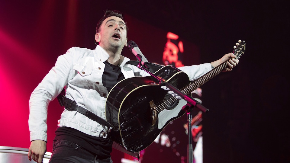 Hedley singer Jacob Hoggard handles guitar on stage during the last scheduled concert of their Canadian tour, in Kelowna, British Columbia, March 23, 2018.
