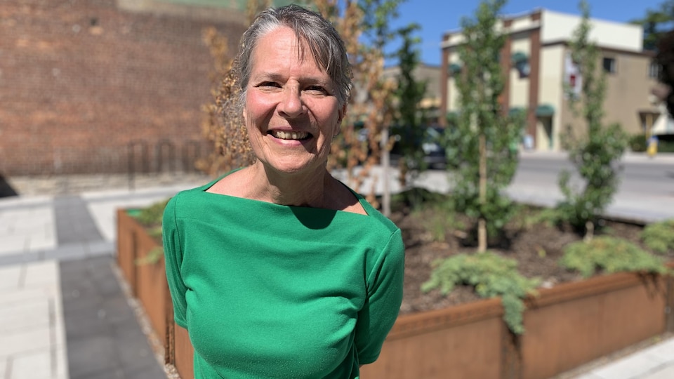 Hélène LeBlanc au centre-ville de Picton.