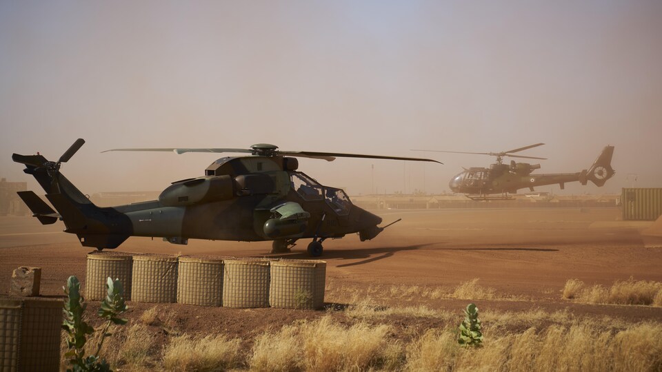 Un hélicoptère militaire au Mali.