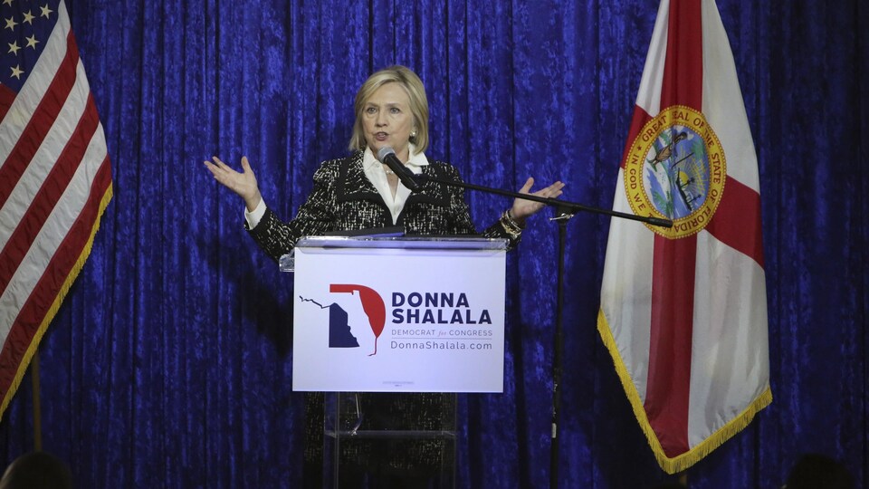 Hillary Clinton donne un discours en Floride, le 24 octobre 2018.