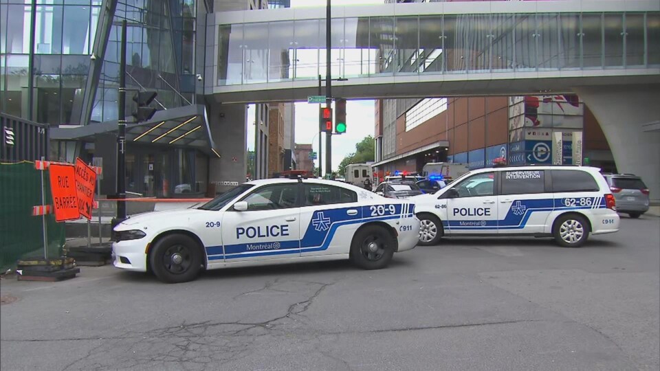 Un périmètre de sécurité du SPVM près des Tours du Canadien de Montréal.