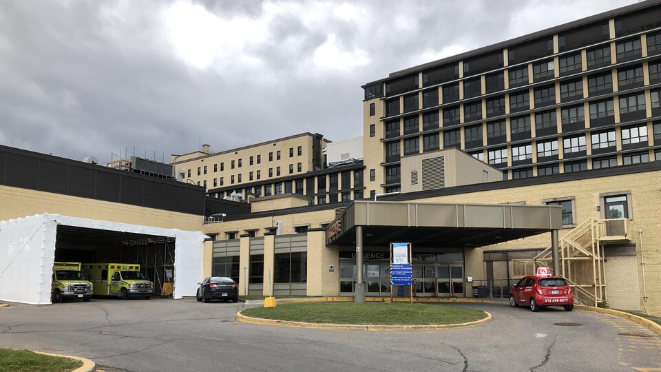 L'entrée de l'hôpital de Chicoutimi.