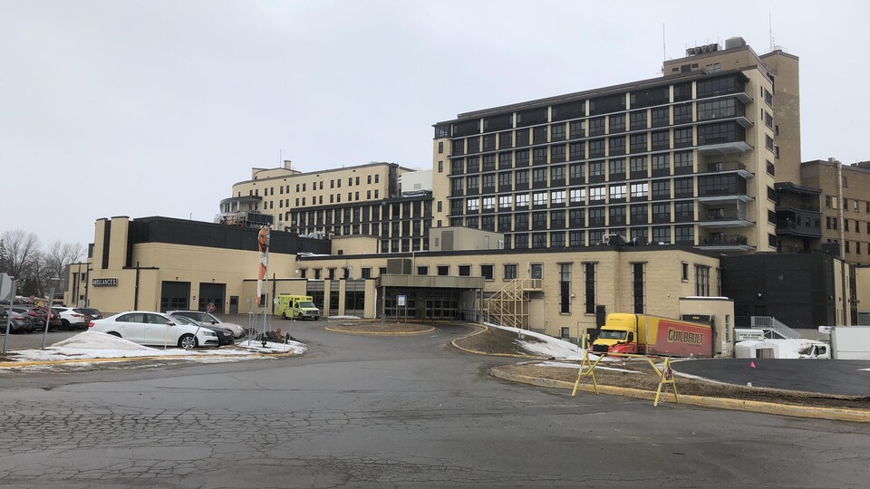 L'extérieur de l'hôpital de Chicoutimi.