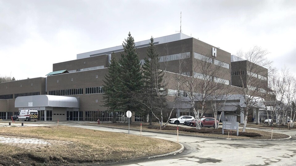 Façade de l'hôpital.
