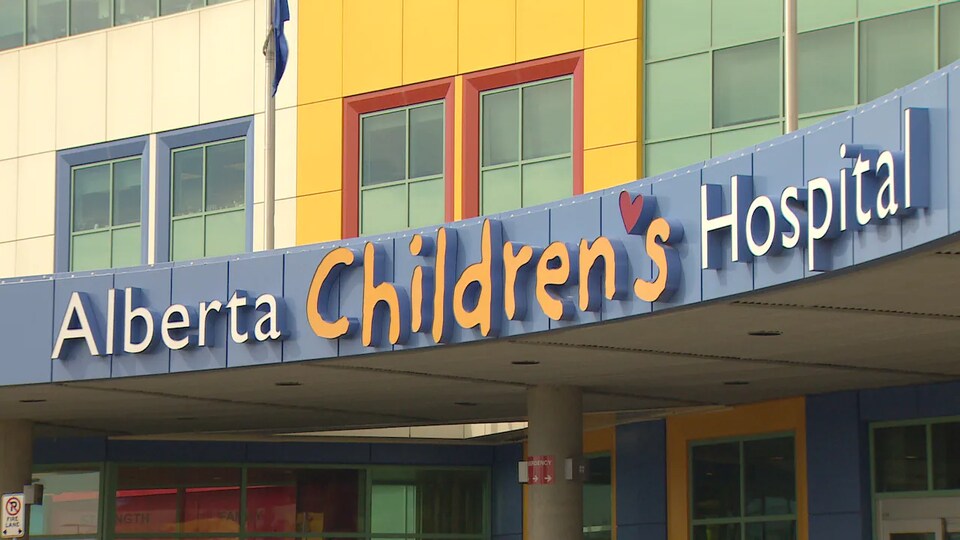 La façade de l'Hôpital pour enfants de l'Alberta.