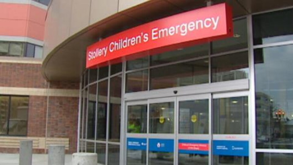 L'entrée de la salle d'urgence de l'hôpital.