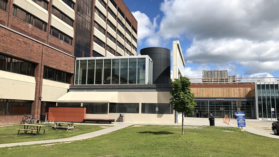 L'extérieur de la salle d'urgence de l'Hôpital de Gatineau