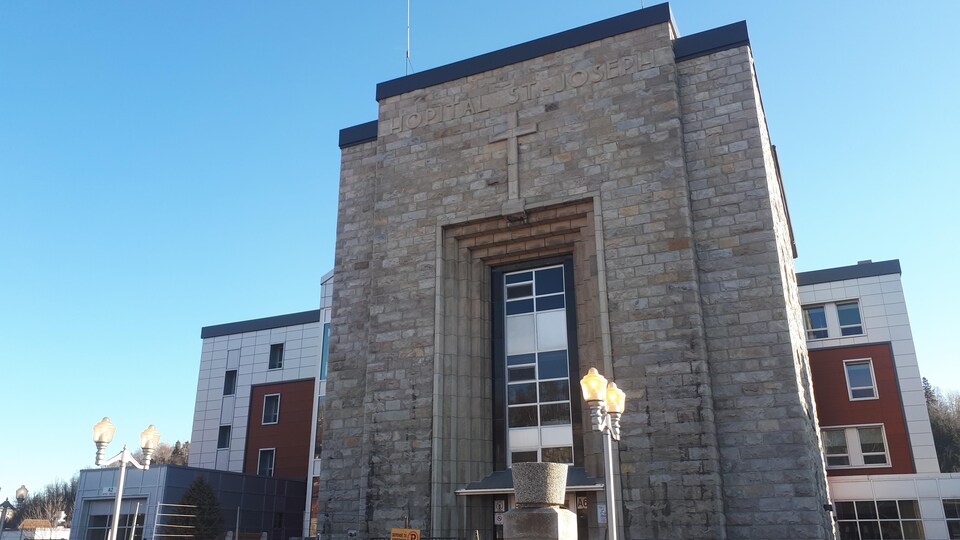 La façade de l'Hôpital de La Malbaie