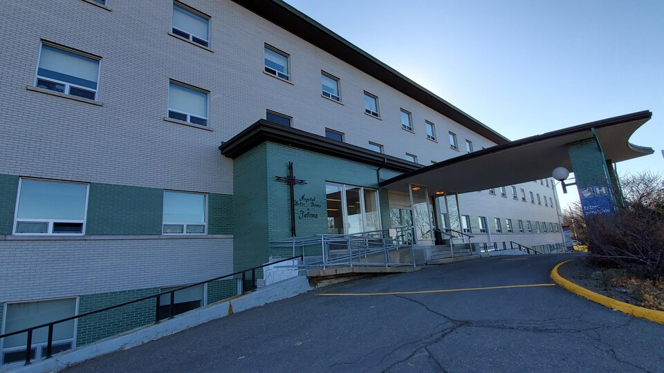 L'une des entrées de l'hôpital.