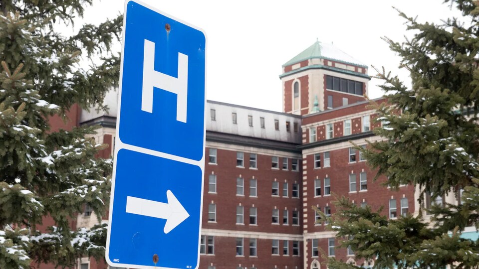 L'extérieur de l'Hôpital d'Ottawa.