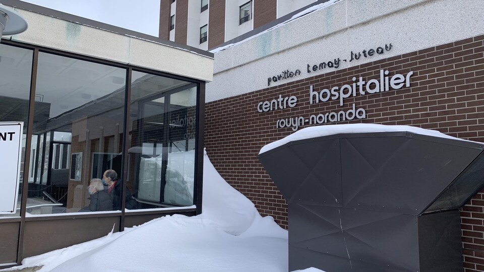 Nouvelle hausse des hospitalisations aux soins intensifs en lien avec