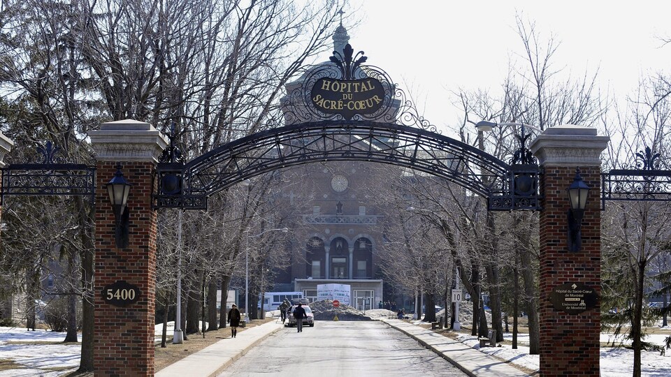 Entrée de l'Hôpital du Sacré-Cœur de Montréal.