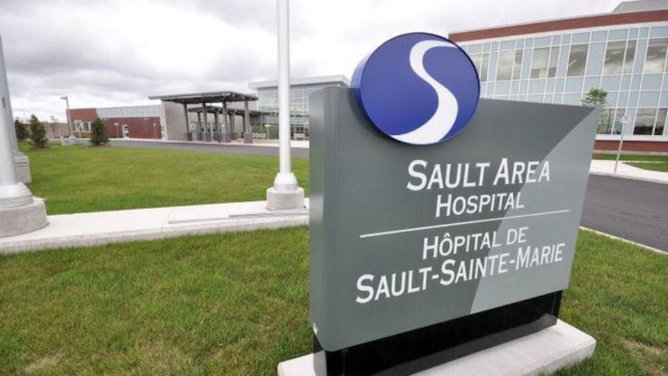 Un panneau devant l'Hôpital de Sault-Sainte-Marie.