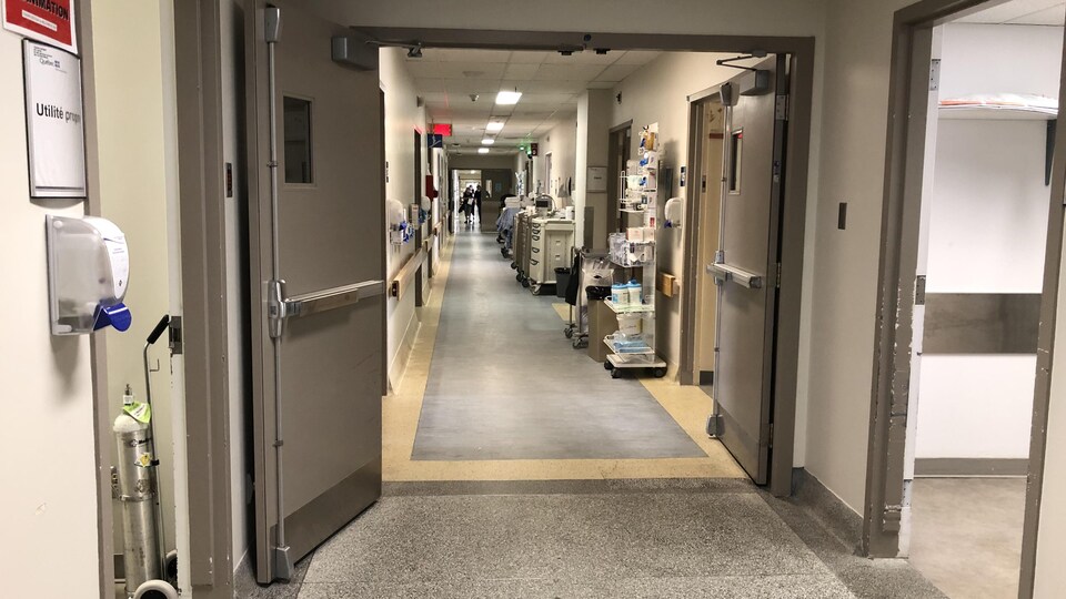 Un corridor dans l'hôpital de Sept-Îles.