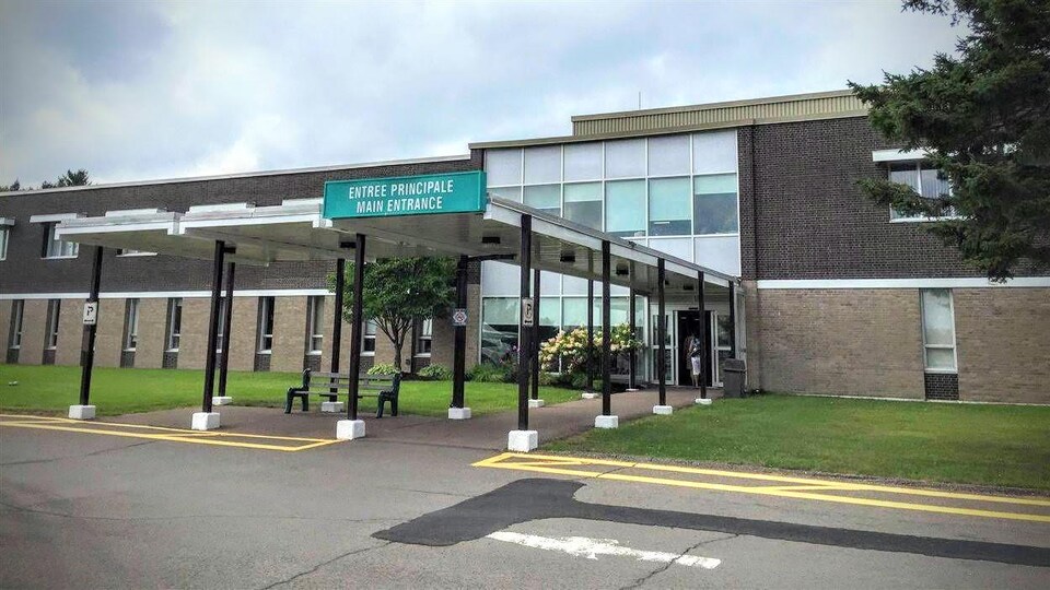 La façade de l'Hôpital Stella-Maris à Sainte-Anne-de-Kent.