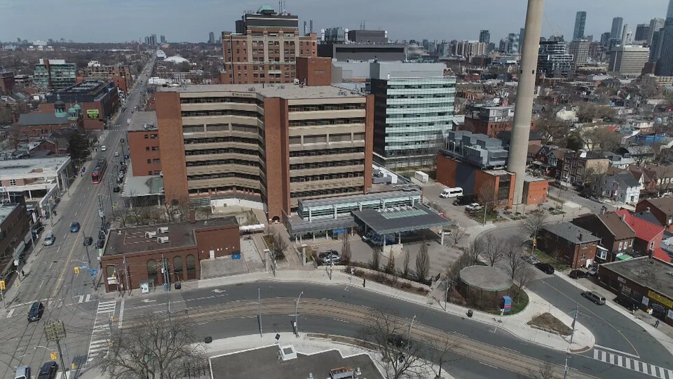 Une vue aérienne de l'hôpital Toronto Western.