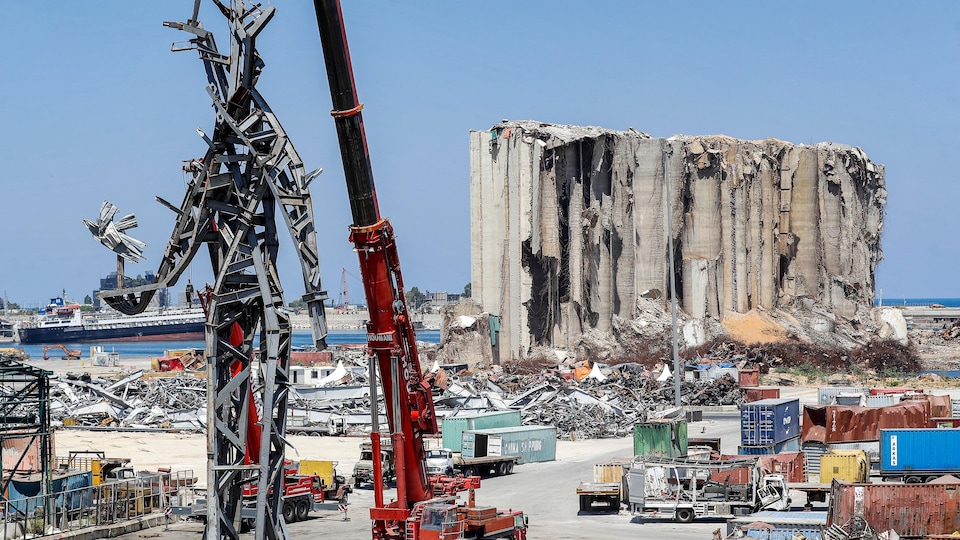 Les ruines du port de Beyrouth dévasté par une explosion le 4 août 2020.