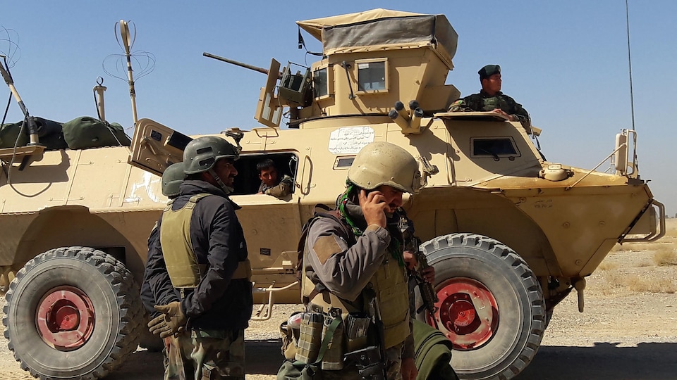 Des membres des forces de sécurité afghanes à Lashkar Gah.