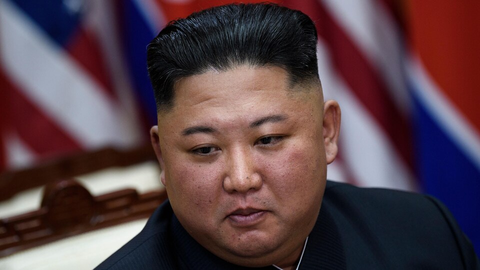 Gros plan sur le visage de Kim Jong-un.