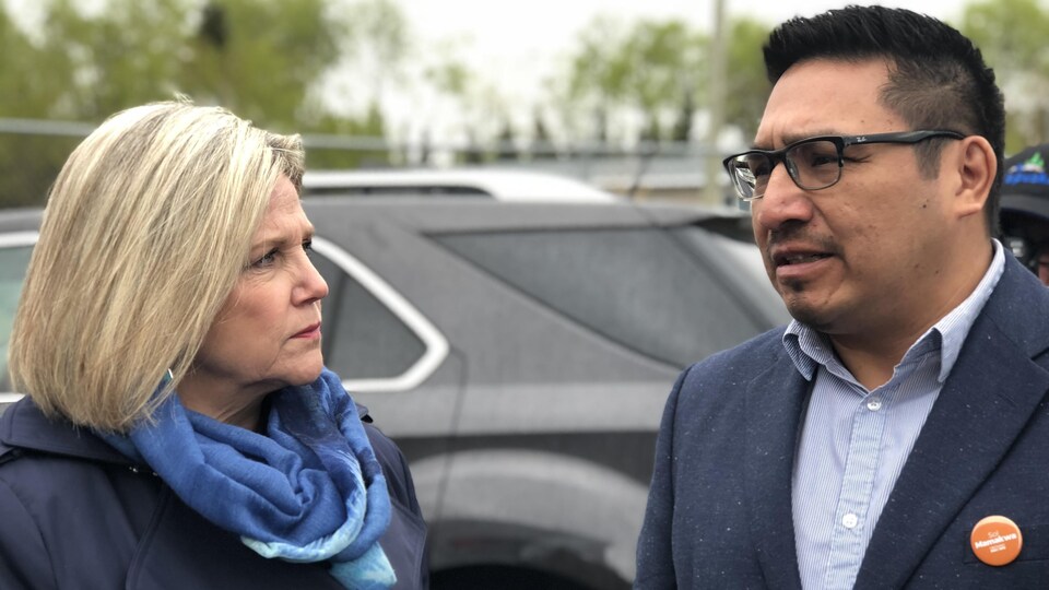 Andrea Horwath et le candidat du NPD dans la circonscription de Kiiwetinoong, Sol Mamakwa