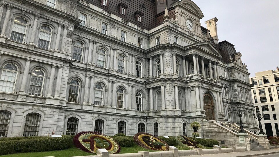 L'hôtel de ville de Montréal.