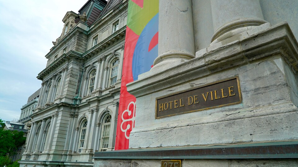  L'hôtel de ville de Montréal