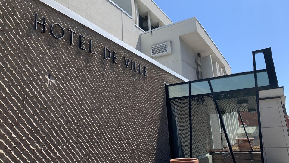 La façade de l'hôtel de ville de Trois-Rivières.