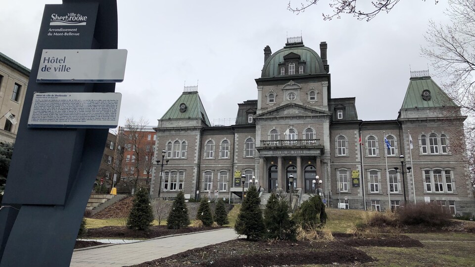 L'hôtel de ville de Sherbrooke.