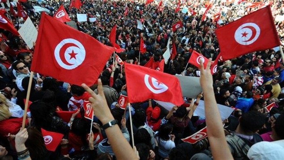 Des Tunisiens se sont rassemblés dans la capitale, Tunis.