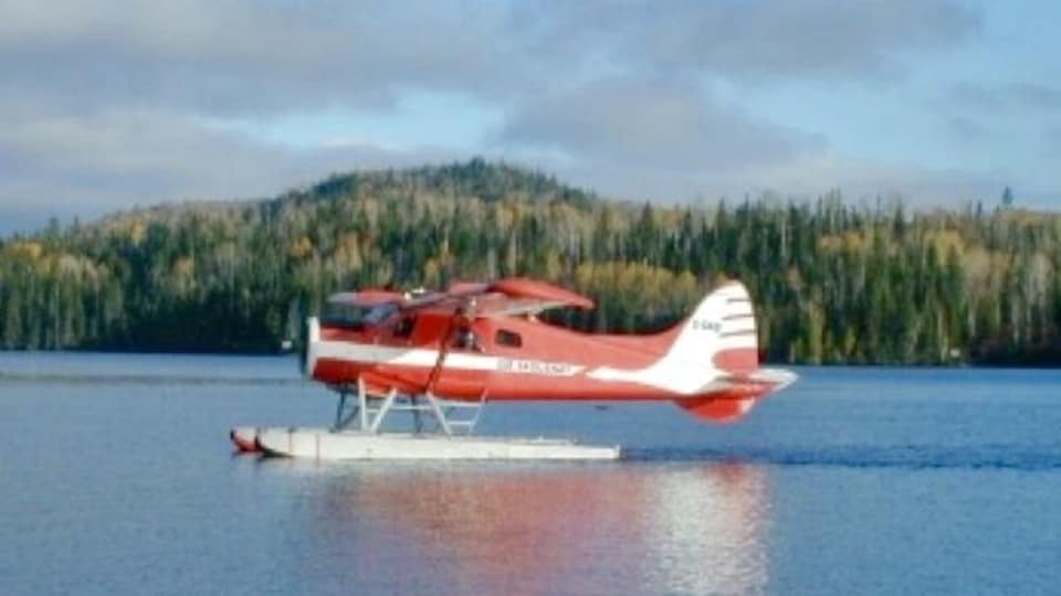 Trois morts et quatre disparus dans le crash d'un avion — Canada Trois morts et quatre disparus dans le crash d'un avion — Canada