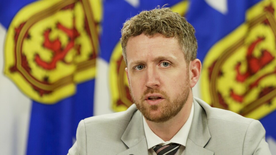 Iain Rankin en conférence de presse.