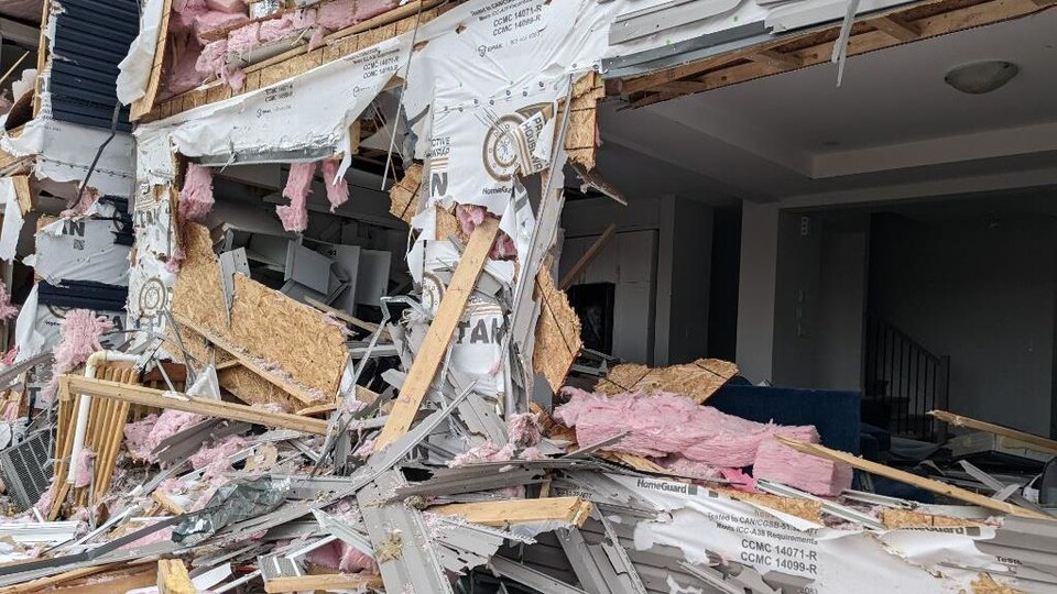 Explosion à Orléans le SPO à la recherche de deux chauffeeau volés — free download