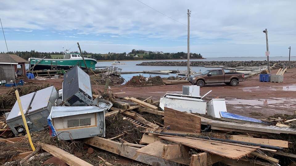 Les dommages sont importants au quai de Stanley Bridge, à l'Île-du-Prince-Édouard, après le passage de Fiona.