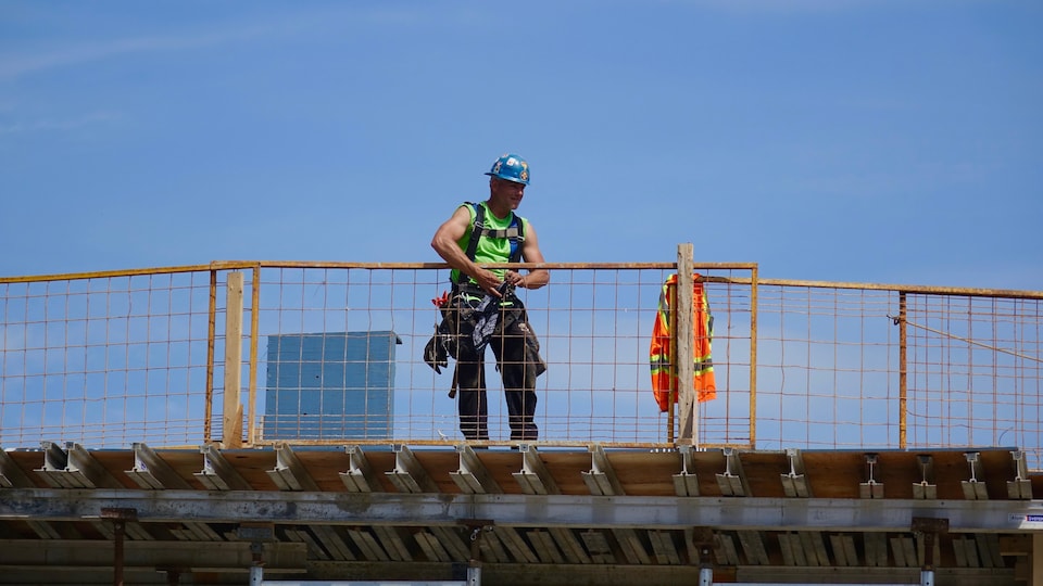 Un travailleur de la construction.