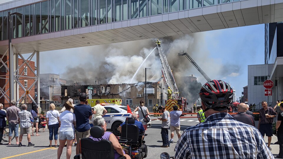 Incendie majeur au centreville de TroisRivières RadioCanada.ca