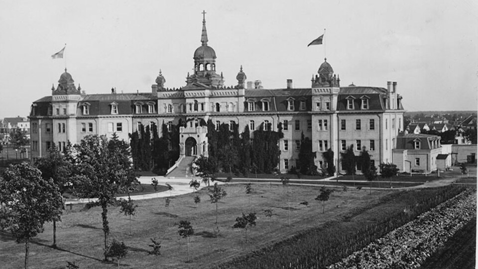 Il y a 100 ans, le Collège de SaintBoniface était ravagé par les