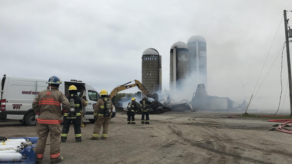 Bâtiment de la ferme laitière détruit par l'incendie