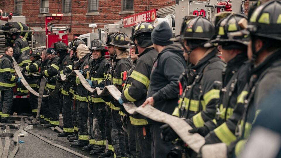 https://images.radio-canada.ca/q_auto,w_960/v1/ici-info/16x9/incendie-immeuble-new-york-bronx-pompiers.jpg