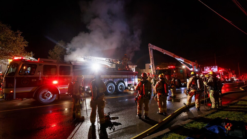 Une cinquantaine de pompiers ont combattu les flammes.