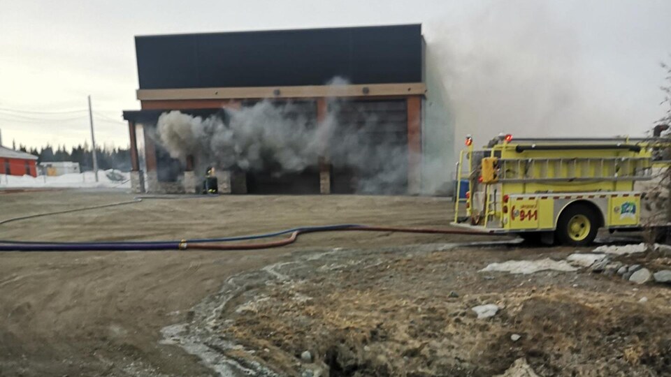 Le feu ravage le garage municipal de LebelsurQuévillon RadioCanada.ca