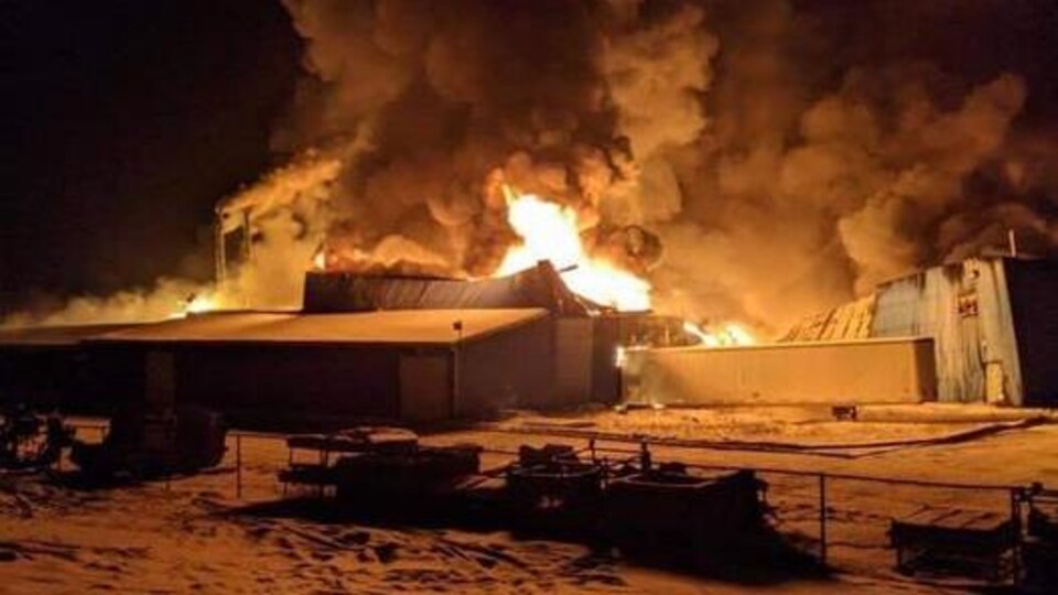 Incendie dans l'usine de Built Rite Trucks à Lyster.