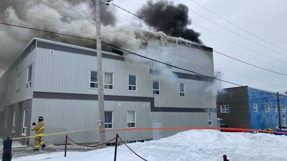 Incendie dans un édifice de l’avenue Carter à Rouyn-Noranda.