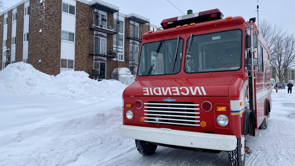Les pompiers de Lévis ont déployé un poste de commandement.