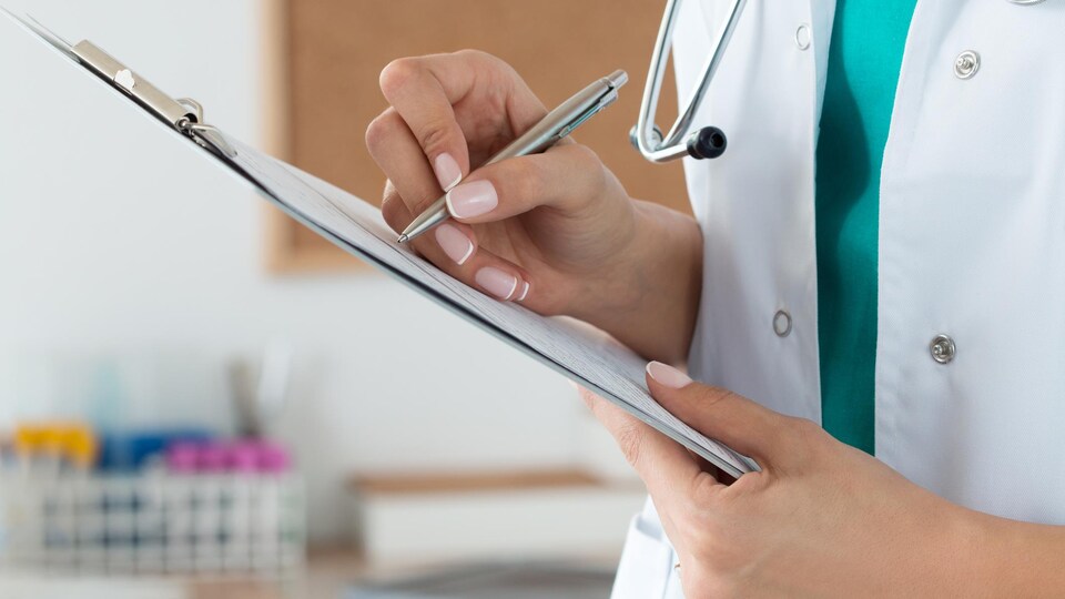Une professionnelle de la santé.