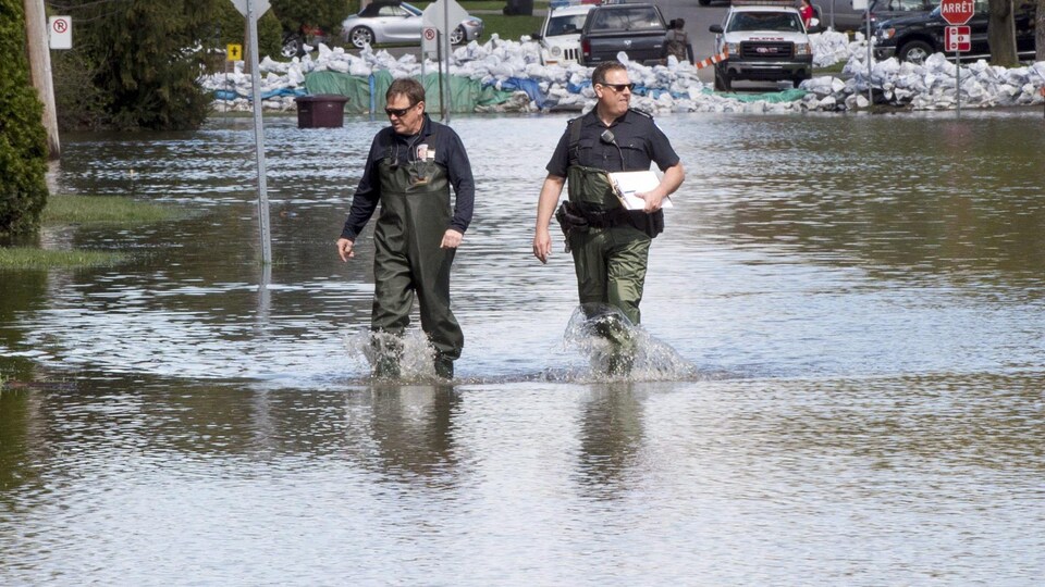 Du personnel de la CroixRouge des Maritimes prête mainforte au Québec Inondations printemps